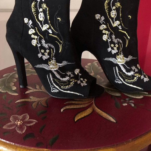 Dress Boots - Picture 6 of 8